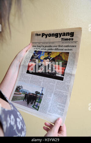 El periódico de los tiempos de Pyongyang, Corea del Norte Foto de stock