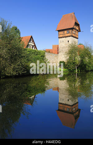 Alemania, Baviera, Franconia central, Dinkelsbühl, paisaje urbano con torre Bäuerlins Foto de stock