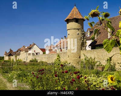 La muralla de la ciudad meridional de Mainbernheim, Baja Franconia, Baviera, Alemania Foto de stock