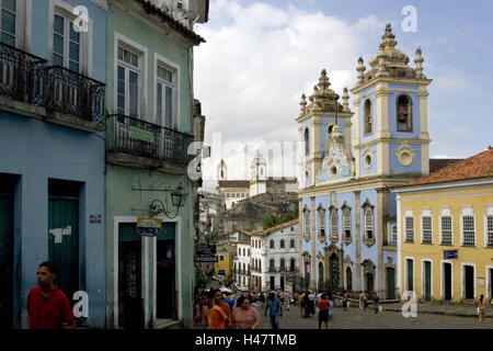 Brasil, El Salvador, Pelourinho cuarto, Lane, turístico, Igreja Nossa  Senhora, Th Rosario dos Pretos, América del Sur, Ciudad, espacio  Pelourinho, casas, casas residenciales, Sobrado, casas, fachadas, de  diferente color, brillante, calles, tiendas, gente ...