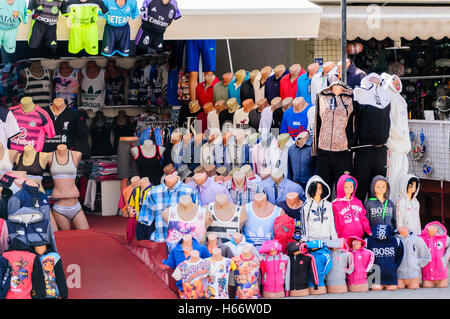 Tienda en Turquía venta de falsificaciones de ropa y ropa deportiva como Hollister, Superdry etc Fotografía de - Alamy