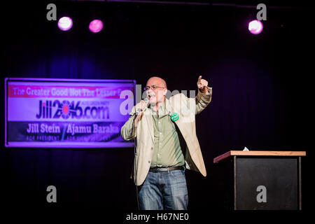 Portland, Estados Unidos. 23 Oct, 2016. David Cobb, director de la campaña del Partido Verde habla en un mitin en Portland, Oregon, donde miembros del partido Alternativa Socialista y miembro del Consejo de la ciudad de Seattle, Kshama Sawant respaldó el Partido Verde billete de Jill Stein y Ajamu Baraka. © Michael Nigro/Pacific Press/Alamy Live News