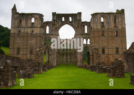Ruinas de la Abadía de Rievaulx cisterciense cerca Helmsley en North Yorkshire, Inglaterra Foto de stock