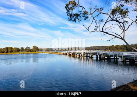 Vista panorámica del lago Wallaga cerca de Bermagui, Nueva Gales del Sur (NSW, Australia Foto de stock