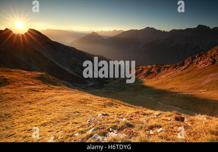 Bellos amaneceres en Altos Alpes, Austria Foto de stock