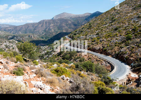 Griechenland, Kreta, Strasse bei Damasta westlich von Heraklion, Foto de stock