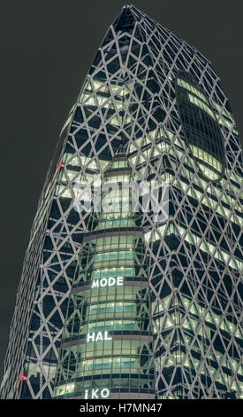 La mitad superior de la capullo edificio en Tokio