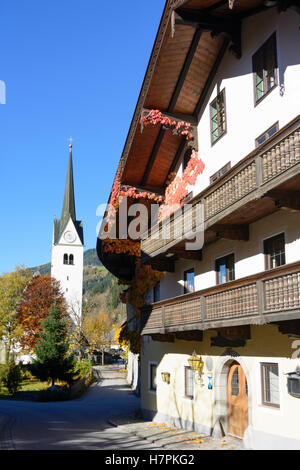 Wald im Pinzgau: iglesia, casa histórica, Pinzgau, Salzburgo, Austria Foto de stock