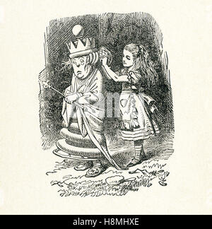 Esta es una escena de lo que Alice vio una vez viajó a través del espejo y el espejo en la habitación de Lewis Carroll 'a Través del Espejo." Aquí. Alice es visto ayudando a la Reina Blanca para vestir. Lewis Carroll (Charles Lutwidge Dodgson) escribió la novela "a través de la del espejo y lo que Alicia encontró allí' en 1871 como una secuela de "Alice's Adventures in Wonderland". Foto de stock