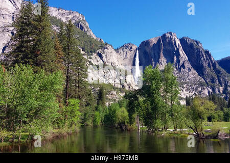 Yosemite superior cae en primavera. Parque Nacional Yosemite, California, EE.UU. Foto de stock