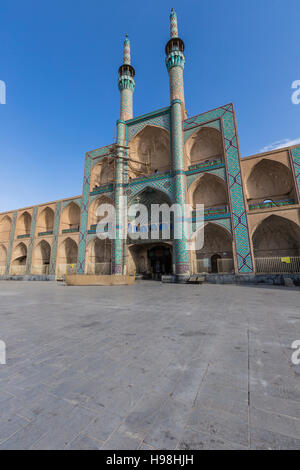 YAZD, Irán - Octubre 07, 2016: Amir Chakhmaq Complex en Yazd, Irán Foto de stock