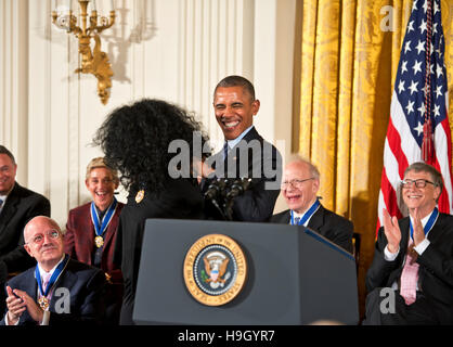 Washington, Estados Unidos. 22 Nov, 2016. El presidente Barack Obama premios la Medalla de la libertad a Diana Ross en la Casa Blanca . Crédito: Patsy Lynch/Alamy Live News