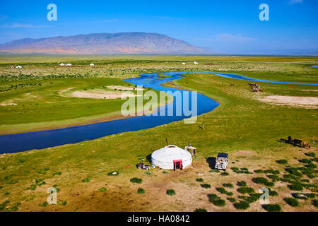 Mongolia, Bayan-Ulgii provincia, oeste de Mongolia, campamento nómada del pueblo kazajo en la estepa Foto de stock