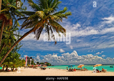 Worthing Beach en Worthing, entre St. Lawrence Gap y a Bridgetown, Barbados, Costa Sur, el Caribe. Foto de stock