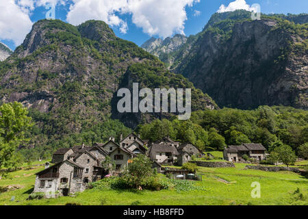Aldea de Roseto, Valle, Valle Bavona Bavona, Cantón del Tesino, Suiza Foto de stock