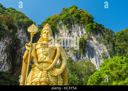 Señor Murugan estatua, la mayor estatua de una deidad Hindú en Malasia en la entrada de las Cuevas Batu, Kuala Lumpur, Malasia Foto de stock
