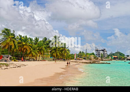 Worthing Beach en Worthing, entre St. Lawrence Gap y a Bridgetown, Barbados, Costa Sur, el Caribe. Foto de stock