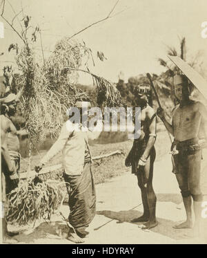 Las tribus paganas de Borneo; una descripción de sus características físicas, condición moral e intelectual, con una discusión de sus relaciones étnicas (1912) Foto de stock