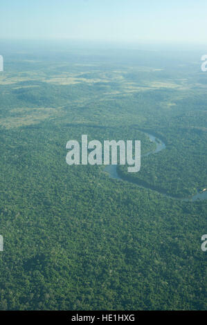 Vista aérea de la selva amazónica brasileña, cerca de la ciudad de Alta Floresta. Foto de stock