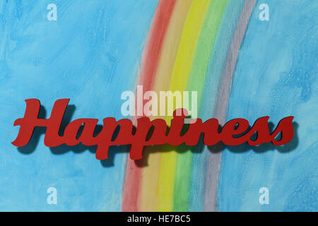 Letras rojas la ortografía de la palabra felicidad para ilustrar el concepto de alegría, feliz, el amor y el bienestar; cerca. Foto de stock