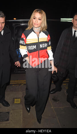 Honestidad Énfasis Grabar Rita Ora visto llegar a The Ivy Club en Chelsea para su lanzamiento de  adidas. Rita