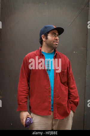El artista Jason Polan en la Ciudad de Nueva York, fotografiado en octubre, 2011. Foto de stock