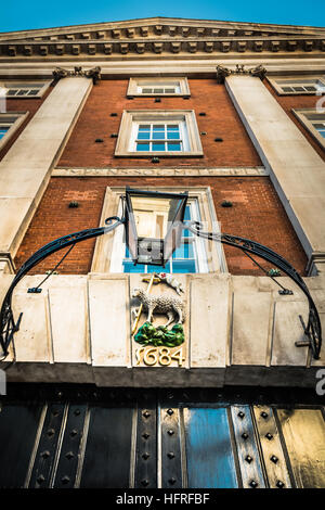 El Cordero Santo y la Bandera, Templo Medio, Inns of Court, Londres, Inglaterra, REINO UNIDO Foto de stock