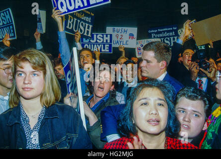 Washington, DC., EE.UU., 1992 el SIDA manifestantes en frente de la Casa Blanca durante un rally por el Presidente George H.W. Bush y el Vicepresidente Dan Quayle: Mark Reinstein Crédito Foto de stock