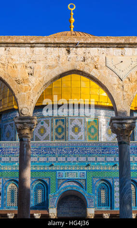 La cúpula de la roca Arch Mezquita Islámica del Monte del Templo en Jerusalén Israel. Construido en 691 Uno de los lugares más sagrados del Islam donde el profeta Mahoma ascendió al