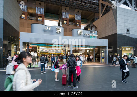 Entrada de la estación de Kioto, Japón Foto de stock