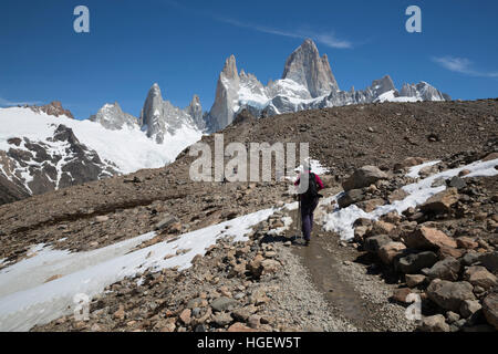 Vista del Monte Fitz Roy en la Laguna de Los Tres trail, El Chalten, Patagonia Argentina, Sudamérica
