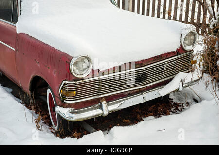 Snowy Classic Car - Opel Rekord Foto de stock