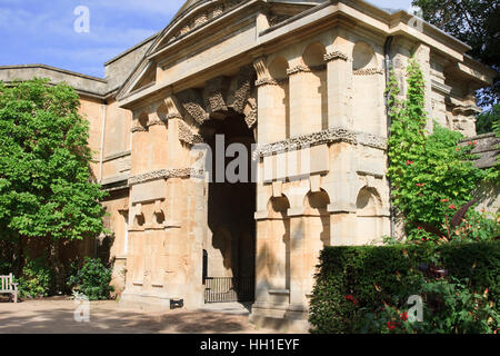 La Danby Gateway (o arco) en el Jardín Botánico de la Universidad de Oxford, Oxford, Inglaterra. Foto de stock