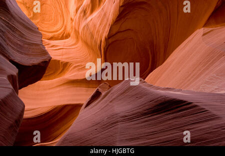 Bajar Antelope Canyon, Arizona, EE.UU.