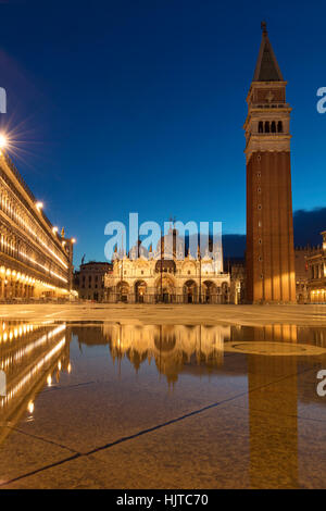 Las reflexiones de la mañana temprana, Piazza San Marco, Venecia, Véneto, Italia