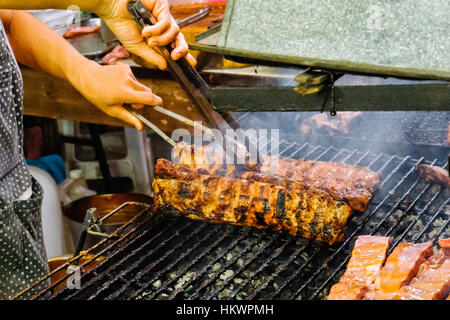 Carne De La Carne Asada En El Asador Eléctrico Imagen de archivo - Imagen  de rejilla, cocina: 10127457