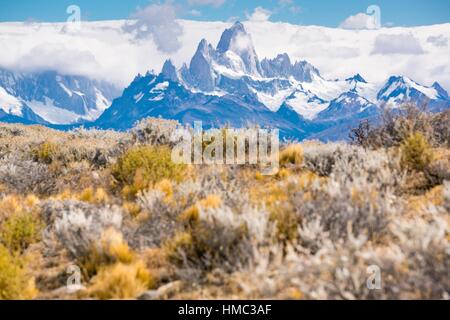 Monte Fitz Roy - cerro Chaltén -, de 3405 metros, el parque nacional Los Glaciares, Republica Argentina, Patagonia, cono sur, América del Sur.