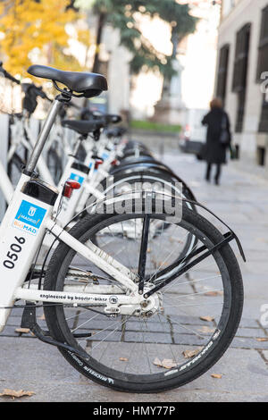 BiciMad. Madrid alquiler de bicicletas eléctricas del sistema de transporte público. Madrid, España. Foto de stock