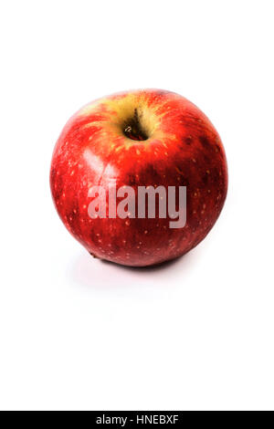 Foto de estudio de manzanas sobre fondo blanco.
