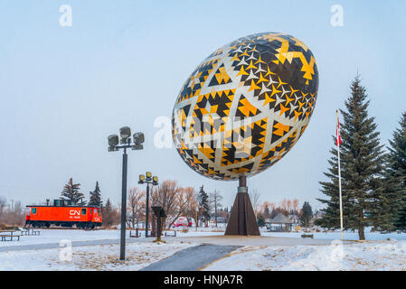 Pysanka gigante, huevo de Pascua, Elks Park, Vegreville, en Alberta, Canadá Foto de stock