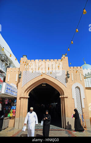 El zoco Muttrah, en Muscat, la capital de Omán Foto de stock