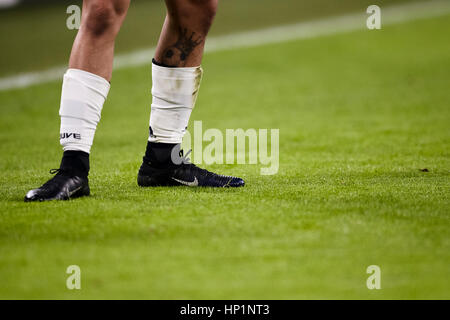 Turín, Italia. 17 Febrero, 2017. Tatuajes y zapatos de Paulo Dybala de Juventus fotografiado durante la un partido de fútbol la Juventus y el US Città di Palermo.