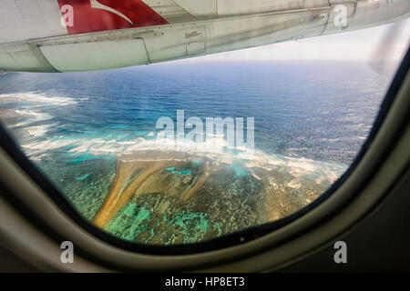 Volando sobre un arrecife cerca de la isla de Lord Howe, en una hélice Twin QantasLink De Havilland aviones, New South Wales, Australia