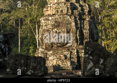 Gesichter des Bodhisattva Lokeshvara an der Tempelanlage Bayon, Angkor Thom, Kambodscha, Asien | caras del bodhisattva Lokesvaraat en el templo B Foto de stock