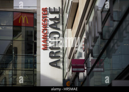 El centro de la ciudad de Manchester Andale Shopping Complex firmar en la entrada exterior, Inglaterra, Reino Unido. Foto de stock