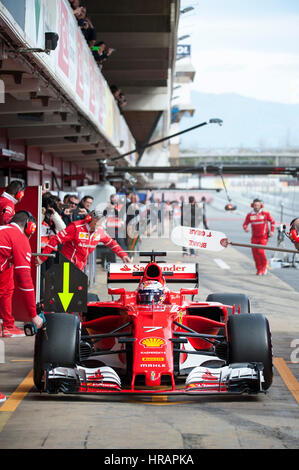 Barcelona, España. 28 Feb, 2017. Kimi Raikkonen, conductor del equipo Ferrari en acción durante la segunda jornada de la prueba de Fórmula 1 en el Circuit de Catalunya. Crédito: Pablo Freuku/Alamy Live News Foto de stock