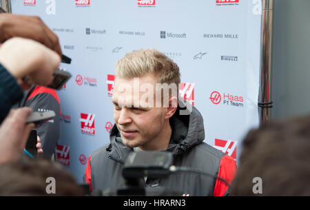 Barcelona, España. 28 Feb, 2017. Kevin Magnussen, conductor de la Haas F1 Team durante el segundo día de la prueba de Fórmula 1 en el Circuit de Catalunya. Crédito: Pablo Freuku/Alamy Live News Foto de stock