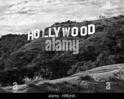 Los Angeles, California, USA - Septiembre 29, 2010: el famoso cartel de Hollywood en el popular parque de Griffith. Foto de stock