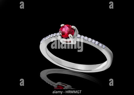 Anillo de diamantes de piedra roja Foto de stock