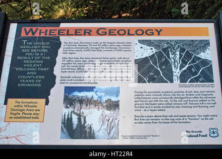 Firmar en la zona geológica de Wheeler en montañas de San Juan, Colorado, EE.UU. Foto de stock